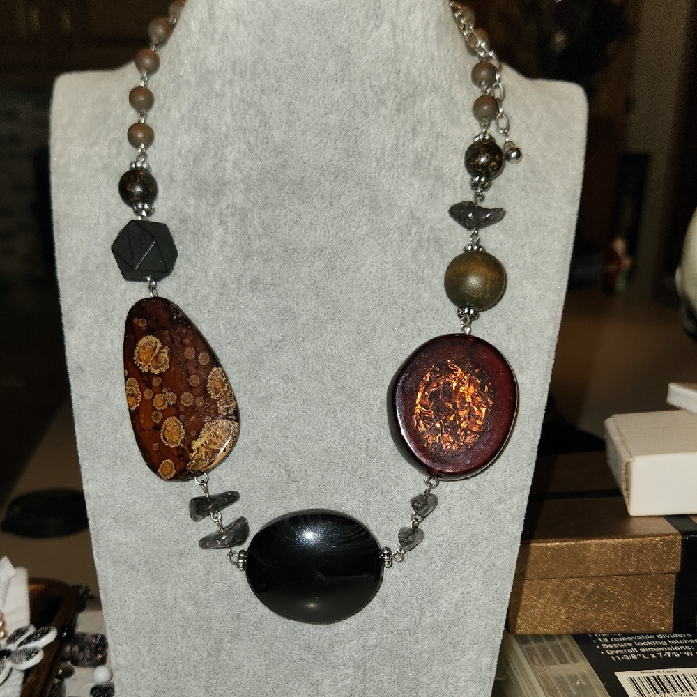 Elegant Multicolor Beaded Necklace